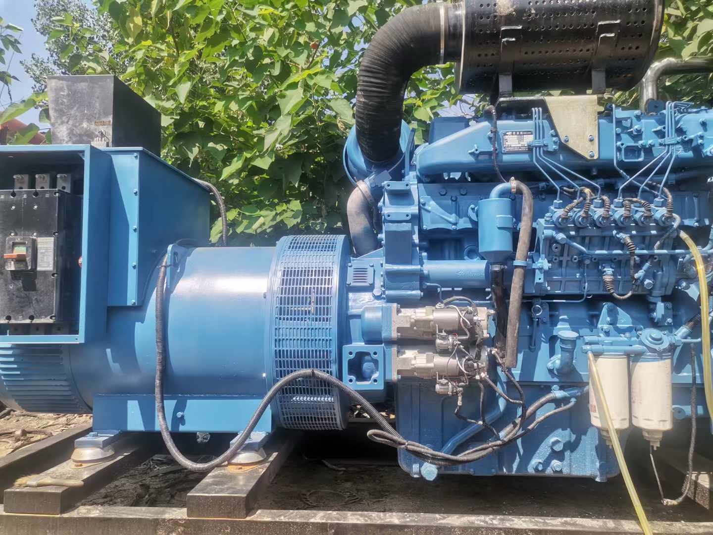 站前详细说明降低 800kW 柴油发电机输出电流波动的方法