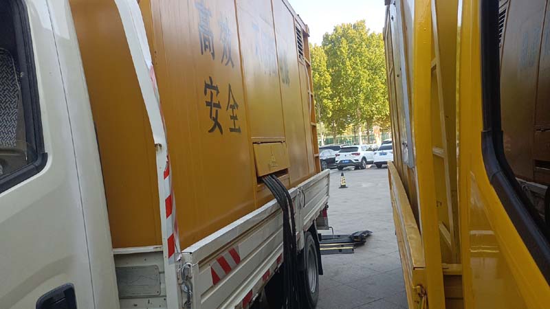 站前如何判断柴油发电机组和UPS电源的切换时间是否符合要求？